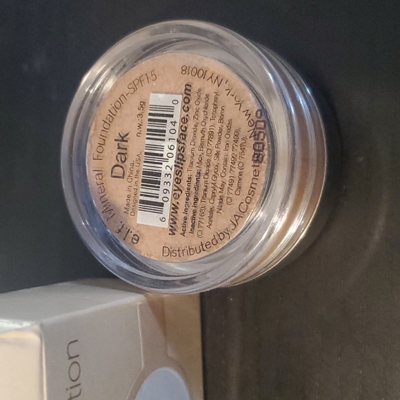 E.L.F. Mineral Foundation - SPF 15 - dark - Picture 3 of 3